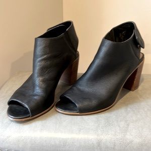 Steve Madden Nonstp black leather bootie